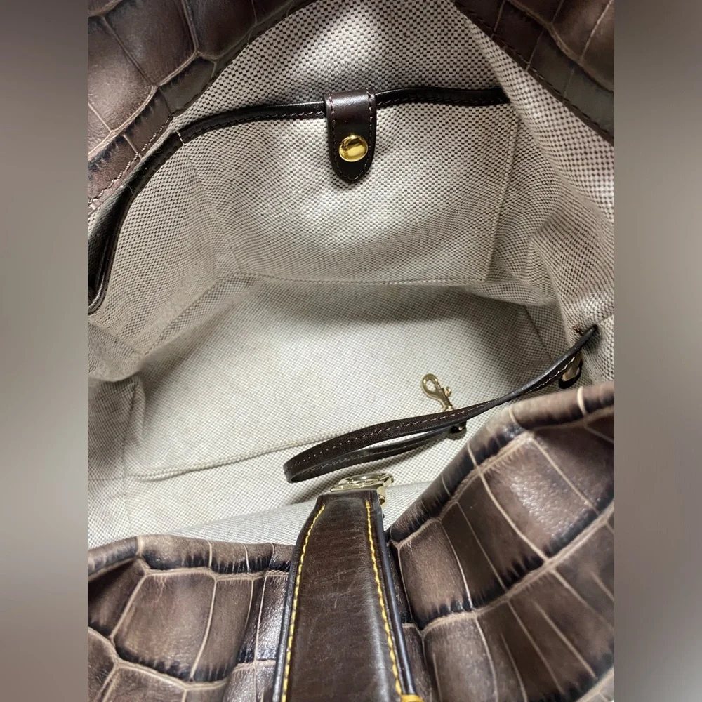 Dooney and Bourke croc logo lock hobo bag amazing condition 11” x 5” x 12” Brown - Picture 14 of 17